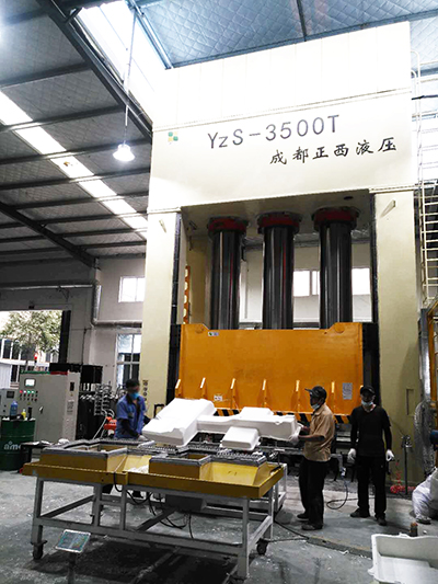 山东青岛液压机客户定制的3500吨复材液压机圆满交货 山东青岛液压机客户定制的3500吨复材液压机圆满交货