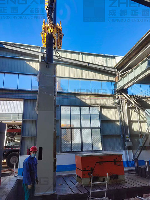 4000吨框架式液压机在客户现场被安装